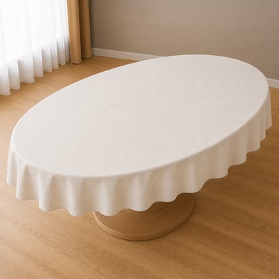 Ellipsvormig tafelkleed op maat op een houten eettafel