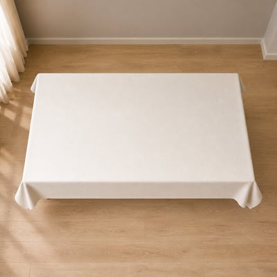 Rechthoekig tafelkleed op een lange eettafel in lichte eetkamer